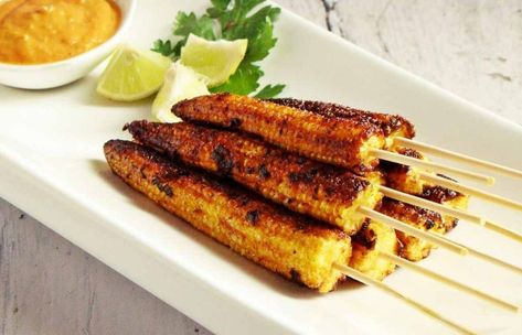 Corn Appetizers, Appetizer Recipes Vegetarian, Green Chutney Recipe, Peanut Dipping Sauce, Satay Recipe, Low Calorie Vegetables, Baby Corn, Veg Snacks, Fire Pizza