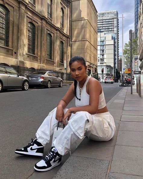 The best outfits with Jordans to use for inspiration All White Jordan 1, Outfits With Jordan 1s, Jordan Outfits Womens, Air Jordan 1 Black, Black White Jordans, Looks Hip Hop, Jordan 1 Outfit, Jordan 1 Black, Jordan Outfit