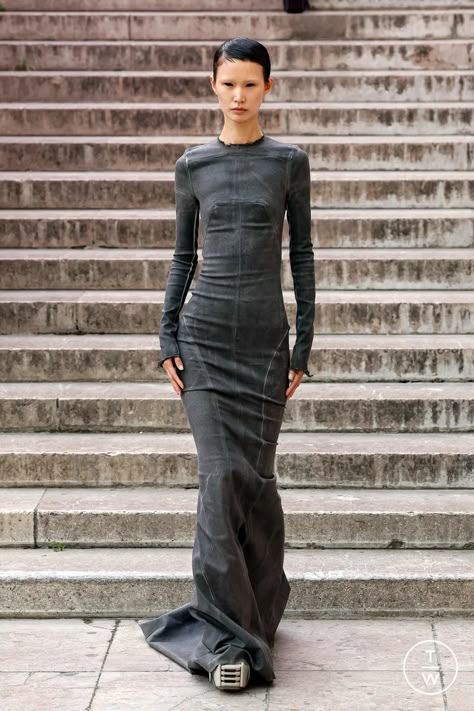 Anechoic Chamber, Alex Mcqueen, Fabrics For Dresses, Rick Owens Collection, Rick Owens Dress, The Rick, Knock On The Door, Fashion Design Portfolio, Natural Lighting