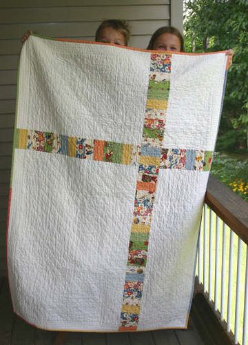 Quilt back with little helpers - Look and Learn Quilt, via Flickr. Scrappy Quilt Backs, Simple Modern Quilt Patterns, Quilt Backing Ideas, Backing Ideas, Backing A Quilt, Quilt Backs, Quilt Borders, Quilt Backing, Membership Site