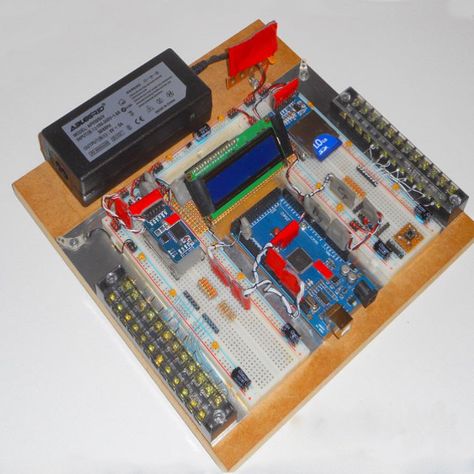 Breadboard Projects, Electronics Lab Workbenches, Computer Recycling, Raspberry Pi Computer, Diy Gadgets, Computer Projects, Raspberry Pi Projects, Electronic Schematics, Pi Projects