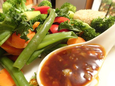 Steamed Vegetables with Garlic Sauce, I would eliminate the oil Steam Vegetables Recipes, Chinese Garlic Sauce, Steamed Dishes, Healthy Sauce Recipes, Homemade Chinese, Healthy Sauces, Chinese Vegetables, Steam Veggies, Steamed Vegetables