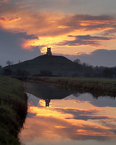 Glastonbury England, Somerset Levels, Glastonbury Tor, Temple Ruins, English Countryside, British Isles, Beautiful Islands, Beautiful Sunset, Somerset