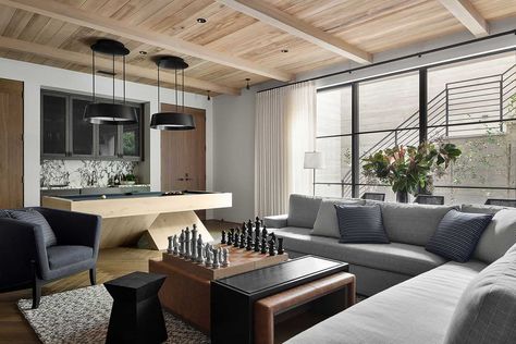 This stunning modern country house in California has an earthy palette Air Bnb Cabin, Family Rec Room, Whisky Lounge, Game Room Lounge, Rec Room Basement, Rain House, Family Playroom, Mountain Home Design, Game Bar