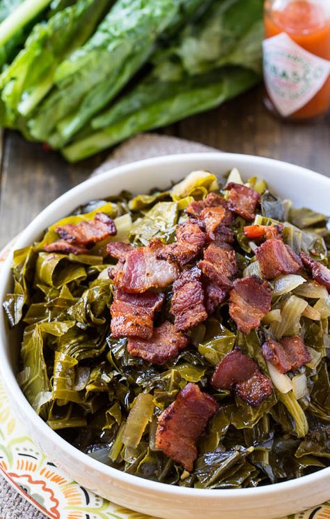 Spicy Collard Greens-my husband just planted some collards. I think I'll try this! Easy Collard Greens Recipe, Greens Recipe Soul Food, Collard Greens With Bacon, Southern Thanksgiving Recipes, Southern Collard Greens, Collard Greens Recipe, Barbecue Side Dishes, Southern Recipes Soul Food, Turnip Greens