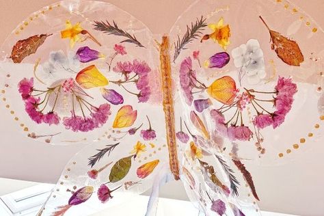 How to make Fairy Butterfly Wings with Pressed Flowers Make Your Own Butterfly Wings, Pressed Flower Wings, Butterfly Wings With Flowers, Pressed Flower Fairy Wings, Homemade Butterfly Wings, How To Make Butterfly Wings Diy, Butterfly 3d Art, Homemade Fairy Wings, How To Make Butterfly Wings