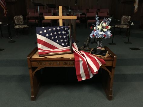 Memorial Day Decorations For Church, 4th Of July Church Decorations, Fourth Of July Flower Arrangements, Wedding Chapel Decorations, Patriotic Table Decorations, Alter Decor, Communion Table, Altar Art, Church Altar Decorations