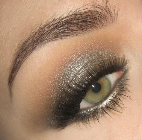 Fall 2013 Trend : Metallic smoke gunmetal makeup-- lovvvve this color for my eyes. def gotta find it Grey Smokey Eye, Makijaż Smokey Eye, Smokey Eye Makeup, Prom Makeup, Love Makeup, All Things Beauty, Beautiful Makeup, Smokey Eye, Beauty Make Up