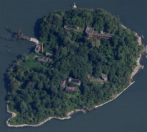 North Brother Island, East River, Bronx, NY. Old Abandoned Buildings, Uninhabited Island, Abandonment Issues, Abandoned Asylums, Abandoned Property, Creepy Places, Abandoned Mansions, Honeymoon Travel, Haunted Places