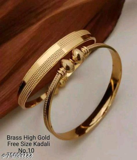 Golden Bangles Indian Design, Jhumka Set, Dubai Gold Bangles, Indian Brides Jewelry, Gold Bangles For Women, Hammered Bangles, Gold Jewellry, Blouse Embroidery, Bangles Design