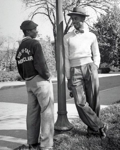 Cool Snapshots That Defined Men's Fashion in the 1940s ~ vintage everyday Men Standing, Idda Van Munster, African American Fashion, Alfred Eisenstaedt, Portrait Vintage, African American Culture, Howard University, Design Moda, Vintage Black Glamour