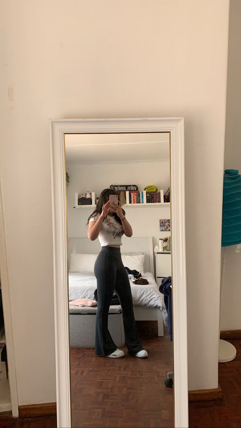 Outfits With Flare Jeans, Women Jordans Outfit, Outfit With Flare Jeans, Outfits With Flares, Jordan Outfits, Aesthetic Tiktok, Jeans Fashion, Fashion Aesthetic, Fit Check