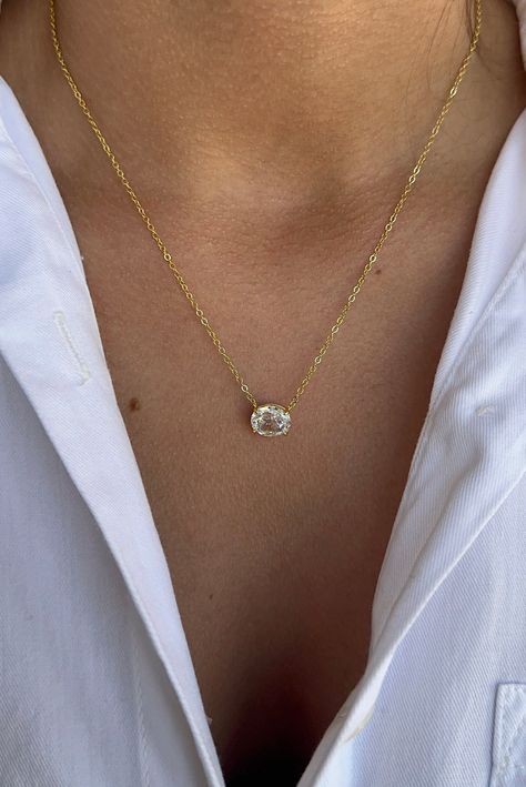 Trendy Diamond Jewelry, Vintage Diamond Necklace, Large Pendant Necklace, Solitaire Pendant Necklace, Simple Diamonds, Moon Pendant Necklace, Diamond Solitaire Necklace, Solitaire Necklaces, Tennis Necklace