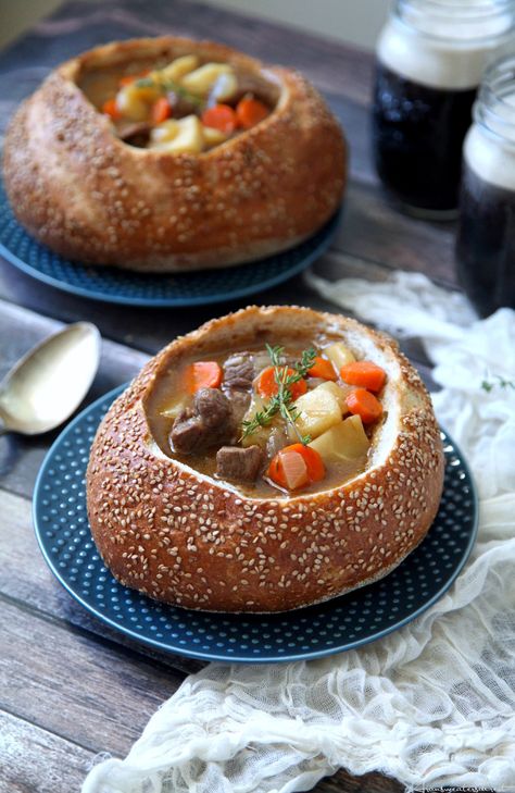 Beef Stew Bread Bowl, Bread Bowls Recipe, Irish Beer Cheese Soup, Tasty Beef Stew, Bread Bowl Recipe, Guinness Beef Stew, Irish Beef Stew, Ireland Food, Dna Jewelry