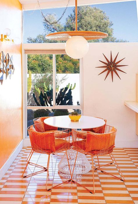 Vintage Palm Springs Interior Design, Palm Springs Mid Century Modern Interior, Palm Springs Houses Interior, Palm Springs Decor Interiors, Palm Springs Dining Room, Coastal Midcentury Modern, Palm Springs Style Interior, Palm Springs Living Room, Palm Springs Kitchen