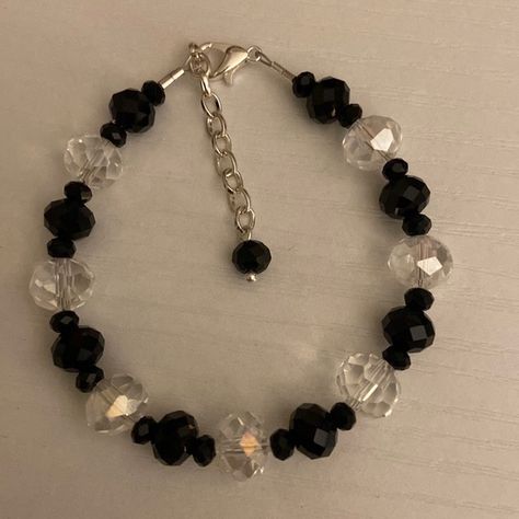 Handmade black and clear glass beaded bracelet. Clear Bracelet Ideas, Cute Beaded Bracelets Diy, Simple Bracelet Ideas Beads, Simple Bead Bracelet Patterns, Clear Bead Bracelet, Goth Beaded Bracelet, Black And White Bracelets Beads, Simple Beaded Bracelets Ideas, Glass Bead Bracelet Ideas Aesthetic