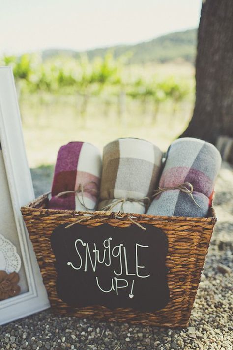 cosy blankets winter wedding favor ideas to snuggle up Rustic Vineyard Wedding, Bonfire Party, Rustic Wedding Decorations, Backyard Movie, Bonfire Night, Wedding Winter, Bridal Musings, Outdoor Wedding Decorations, Vineyard Wedding