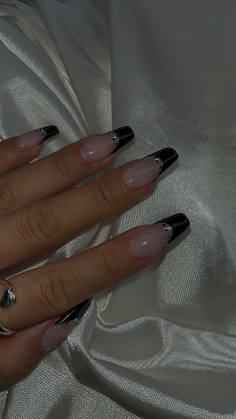 Kpop Concert Nails, Enhypen Nails Ideas, Twice Inspired Nails, Black Korean Nails, Enhypen Nails Designs, Kpop Idols Nails, Black Jelly Nails, Enhypen Nails, Acubi Nails