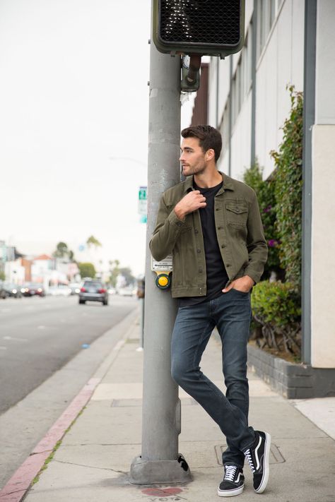 Olive Green Jacket Outfit, Olive Jacket Outfit, Olive Green Jacket Outfits, Jean Jacket Outfits Men, Green Jacket Outfit, Denim Outfit Men, Sweater Outfits Men, Green Denim Jacket, Mens Smart Casual Outfits