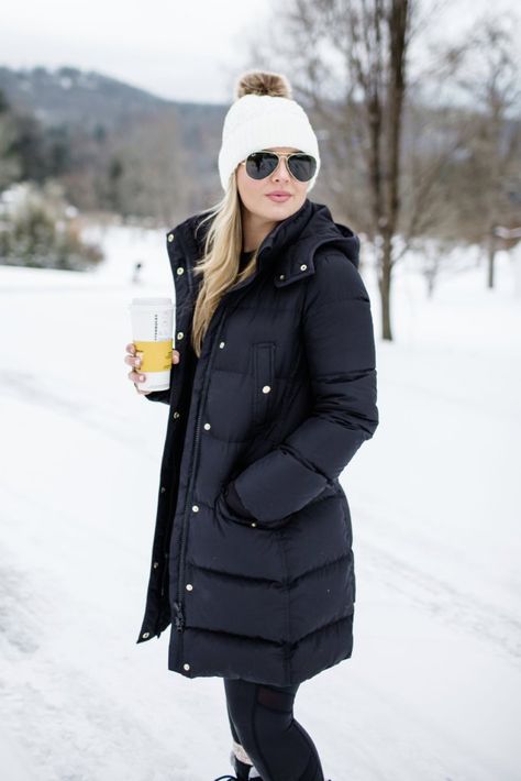 Snow Day Outfit - Cristin Cooper Snow Outfits For Women, Winter Vacation Outfits, Snow Day Outfit, Short Cuir, Winter Outfits Snow, Ny Outfits, New York Outfits, Winter Travel Outfit, Winter Outfits Warm