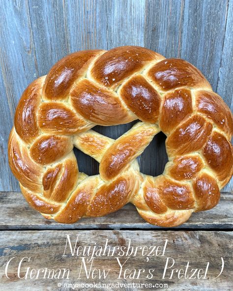 Neujahrsbrezel (German New Year’s Pretzel) New Years Pretzel, Cinnamon Pretzels, German Pretzels, Choir Concert, Thanksgiving Board, Harvest Food, Recipes For Christmas, Be Generous, Pretzels Recipe