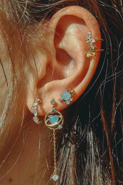 Greek Mythology Earrings, Greek Outfit Aesthetic, Flower Pizza, Earring Combinations, Greek Outfit, Dream Piercings, Greek Earrings, Piercings Ear, Earring Stack