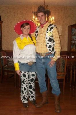 Coolest Woody and Jessie Adult Couple Costume:Lots of work, but simple-ish. Toy Story Group Costume, Jesse From Toy Story, Woody And Jessie Costumes, Jessie And Woody, Woody Costume, Toy Story Halloween, Woody And Jessie, Toy Story Costumes, Homemade Costume