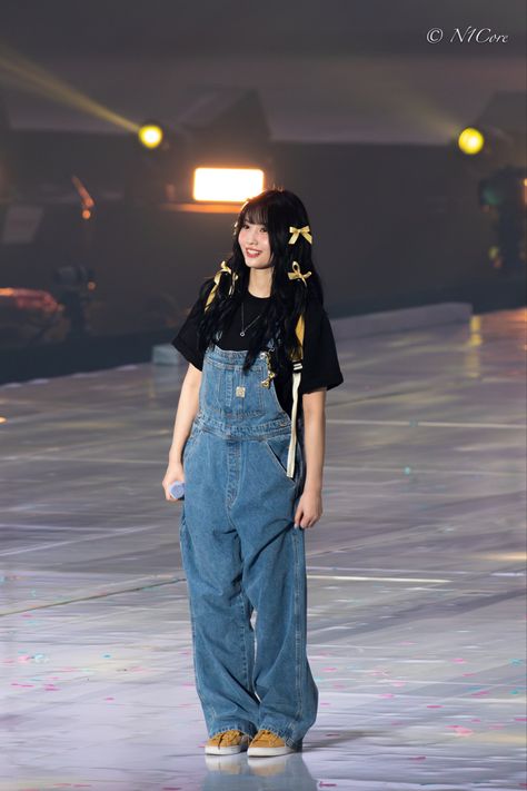 Momo Outfit, Outfit Modest, Overall Outfit, Overalls Outfit, Stage Outfit, Green Heart, Hirai Momo, Heart On, Stage Outfits