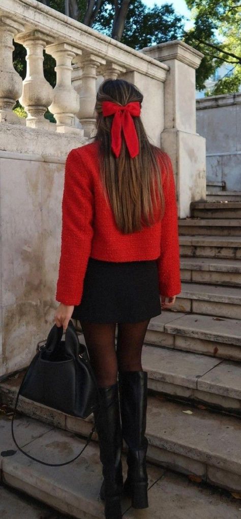 Christmas Day Outfit Winter, Romantic Christmas Outfit, Classic Christmas Outfit, Christmas Looks Outfits Classy, Red Outfit Christmas, Christmas Red Outfit, Romantic Winter Outfits, Romantic Outfit Winter, Christmas Outfit Classy