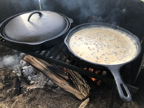 Campfire Food Ideas Outdoor Cooking, Biscuits Over Campfire, Dutch Oven Biscuits And Gravy, Campfire Biscuits And Gravy, Biscuits And Gravy Camping, Camp Biscuits, Campground Food, Campfire Biscuits, Camping Recipes Dinner