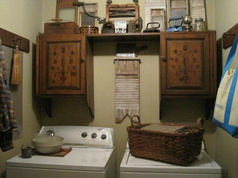 Primitive Laundry Rooms, Country Laundry Rooms, Vintage Laundry Room, Primitive Bathrooms, Laundry Room Wall Decor, Primitive Homes, Vintage Laundry, Laundry Decor, Laundry Room Diy