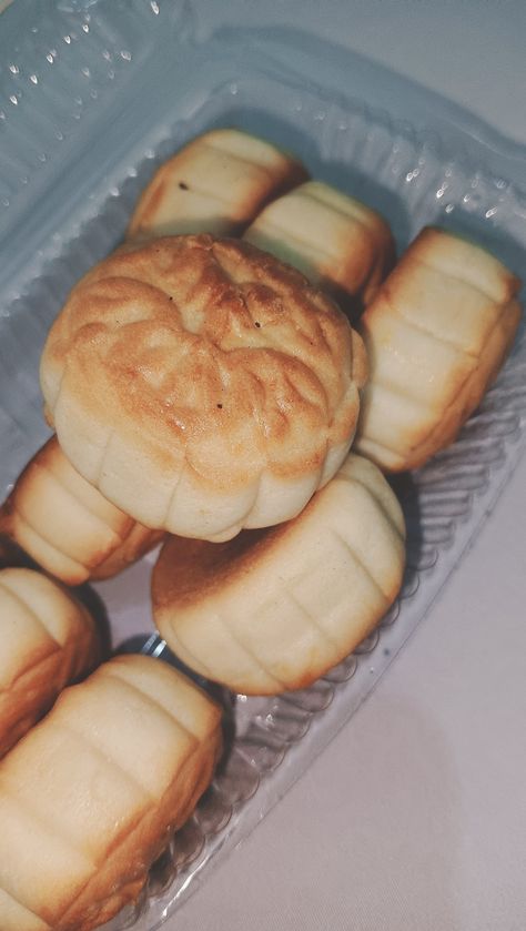 #yummy #sweet #mooncake #foodie #aesthetic #sweetcake Mooncakes Aesthetic, Mooncake Aesthetic, Foodie Aesthetic, Moon Cakes, Cookie Recipes Homemade, Mooncake, Recipes Homemade, Moon Cake, Sweet Cakes