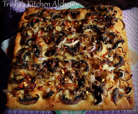 Mushroom & Onion Focaccia – Trisha's Kitchen Alchemy Onion Focaccia, Oven Baked Bread, Wild Mushroom Recipes, Breaded Mushrooms, Foccacia Bread, Rosemary Focaccia, Eat On A Budget, Mushroom Pizza, Focaccia Recipe