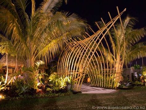 Bamboo arch - and tropical look around? Bamboo Fencing, Bamboo Roof, Timber Pergola, Bamboo Building, Bamboo House Design, Fencing Ideas, Bamboo Structure, Bamboo Architecture, Bamboo Decor