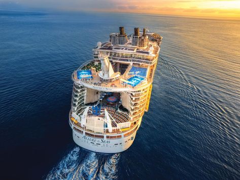 The Oasis Class features that are only left on Allure of the Seas || Royal Caribbean has steadily updated each of its Oasis Class cruise ships, but Allure of the Seas is the last ship that has features from the original... https://www.royalcaribbeanblog.com/2022/08/23/the-oasis-class-features-are-only-left-allure-of-the-seas China Tourism, Grandeur Of The Seas, Allure Of The Seas, Best Cruises, Biggest Cruise Ship, Western Caribbean Cruise, Galveston Beach, Cruise Terminal, Royal Caribbean Ships