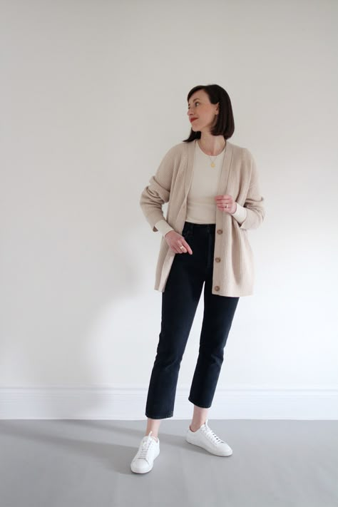 TONAL UP TOP - Style Bee Midsize Office Casual Outfit, Uniqlo Smart Ankle Pants Outfit, Soft Minimal Outfit, Business Casual Cardigan Outfit, Breakfast Outfit Ideas Casual, Driving Outfit, Feminine Minimalist Style, Business Casual Cardigan, Monochromatic Outfit Neutral