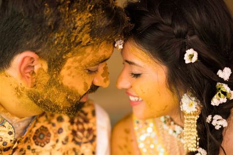 Destination Wedding in Daman Setting Arranged Marriage Goals Sangeet Photography Poses, Haldi Poses For Bride And Groom, Haldi Photoshoot Couple, Haldi Poses For Couple, Haldi Bride Groom, Haldi Ceremony Couple, Haldi Couple Poses, Haldi Shoot Poses, Haldi Pictures