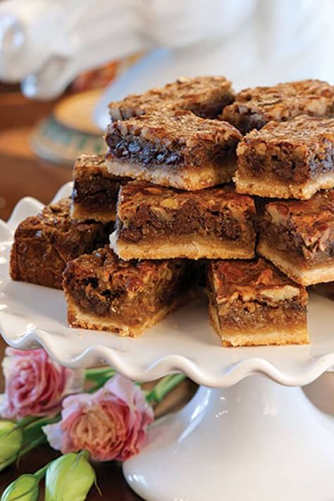 Celebrating the Derby with these simple and delicious Kentucky Derby Bars. Much like Derby Pie, these bars are packed with traditional elements like butter, eggs, pecans, and of course, chocolate. Derby Bars, Derby Pie Bars, Kentucky Derby Desserts, Derby Food, Kentucky Derby Food, Kentucky Derby Recipes, Derby Recipe, Kentucky Derby Pie, Derby Party Food