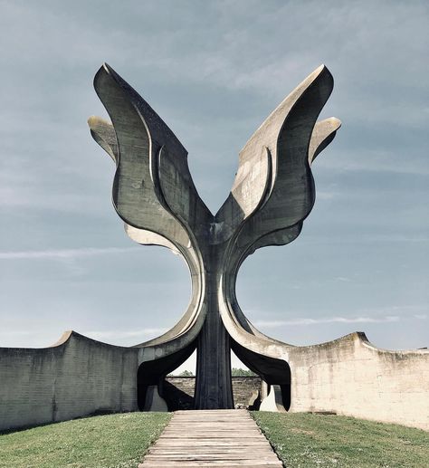 now this is a flower for my taste…  Stone Flower in Jasenovac, designed 1966 by Bogdan Bogdanovic  #spomenik #monument #croatia #jasenova Bogdan Bogdanovic, Princesa Zelda, Brutalism Architecture, Sustainable Community, Brutalist Architecture, Fantasy Story, Futurism, Brutalism, Retro Futurism