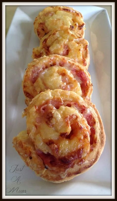 Hawaiian Pizza Scrolls - Just a Mum Savoury Scrolls, Keto Chart, Easy Pastries, Pinwheels Recipes, Pizza Scrolls, Christmas Party Food Ideas, Scrolls Recipe, Pizza Pinwheels, Pie Maker