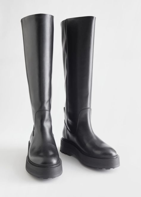 Rain Boot Outfit, High Thigh Boots, Valentino Boots, High School Fashion, Black Knee Boots, Black High Boots, Knee High Boots Flat, Lug Sole Boots, High Leather Boots