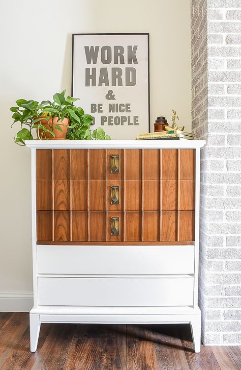 Highboy Dresser Makeover, Easy Diy Dresser, Dresser Makeover Diy, Cheap Diy Furniture, Furniture Makeover Ideas, Diy Furniture Makeover, Diy Modern Furniture, Diy Furniture Makeover Ideas, Highboy Dresser