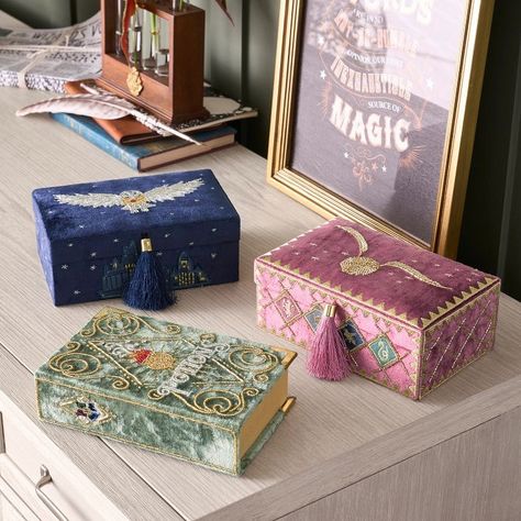 Harry Potter Potions Book, Refurbished Jewelry Boxes, Experience Gifts For Adults, Pottery Barn Harry Potter, Artsy Gifts, Diy Jewelry Box, Cute Jewelry Box, Box Pottery, Potions Book