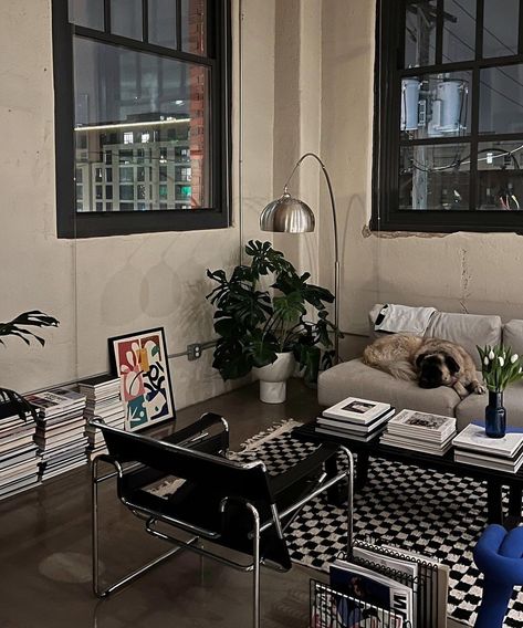 Brooklyn Loft Apartment Aesthetic, Industrial Apartment Decor, Black And White Interior, Loft Industrial, Apartment Decor Inspiration, Future Apartment, Dream Apartment, Apartment Inspiration, Living Room Inspo