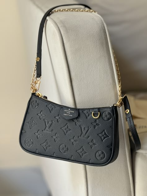 Classy Purses, Lv Shoulder Bag, Purse Outfit, Bag Wishlist, Designer Aesthetic, Trendy Purses, My Style Bags, Purse Collection, Dream Bag