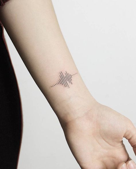 Voice Message Tattoo, Minimalist Tattoo Music, Music Tattoo Minimalist, Audio Tattoo, Minimalist Music Tattoo, Spotify Tattoo, Music Tattoos For Men, Soundwave Tattoo, Sound Wave Tattoo