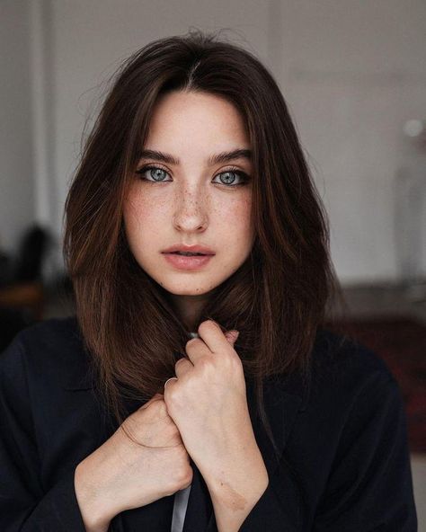 Katya Miro, Dark Skin Light Hair, Sultry Eyes, Amelia Zadro, Mixed Curly Hair, Model Aesthetic, Light Hair, Light Skin, Face Claims