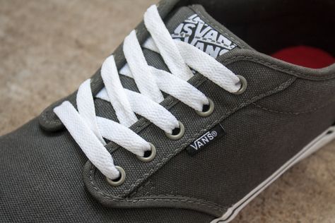 How to Lace Vans Classic (with Pictures) Laces Ideas, How To Lace Vans, Lace Vans, Vans Shoes Outfit, White Lace Shoes, How To Wear Vans, Ways To Lace Shoes, No Tie Laces, Diy Sneakers