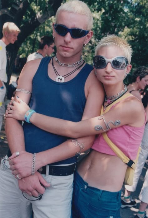 Plur Outfits, 90s Rave Aesthetic, Acid House Rave, Rave Aesthetic, Rave Scene, Rave Concert, Techno Party, 90s Rave, Rave Style