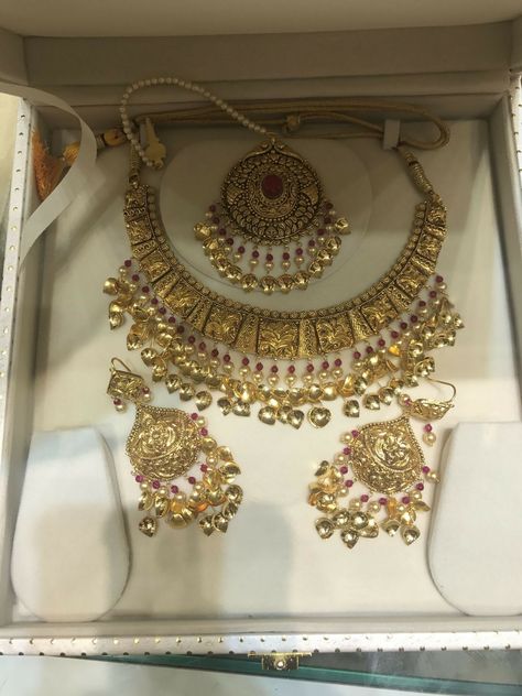 Punjabi Jewellery, Jewellery Traditional, Unique Gold Jewelry Designs, Bridal Jewelry Sets Brides, Wedding Jewelry Sets Bridal Jewellery, New Gold Jewellery Designs, Bridal Jewellery Design, Gold Necklace Indian Bridal Jewelry, Indian Jewellery Design Earrings